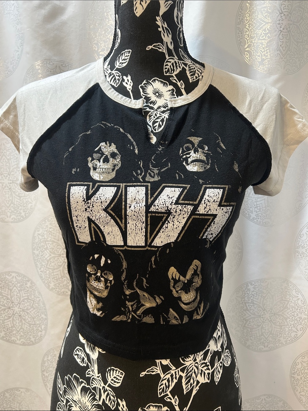 Kiss Cropped Raglan Tee Black Cream T-Shirt Women Small S